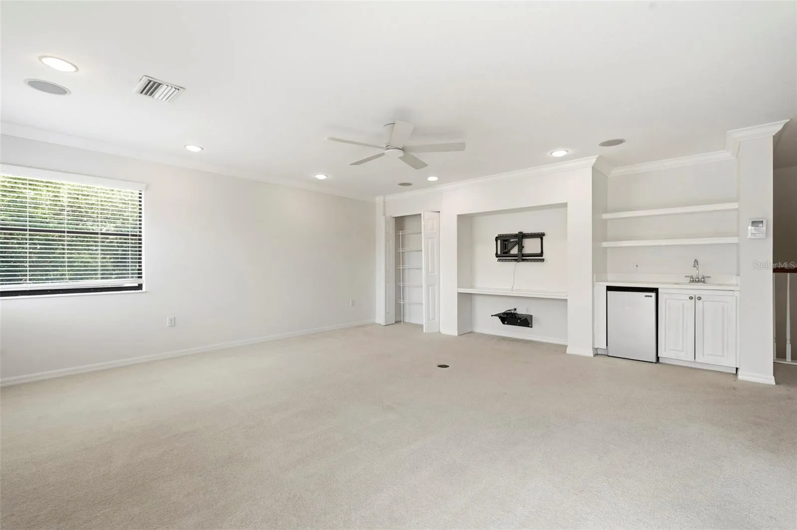 Versatile Upstairs Bonus Room