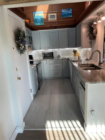 kitchen granite tops and skylight