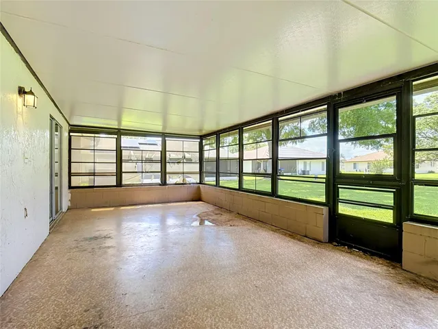 Covered, screened patio