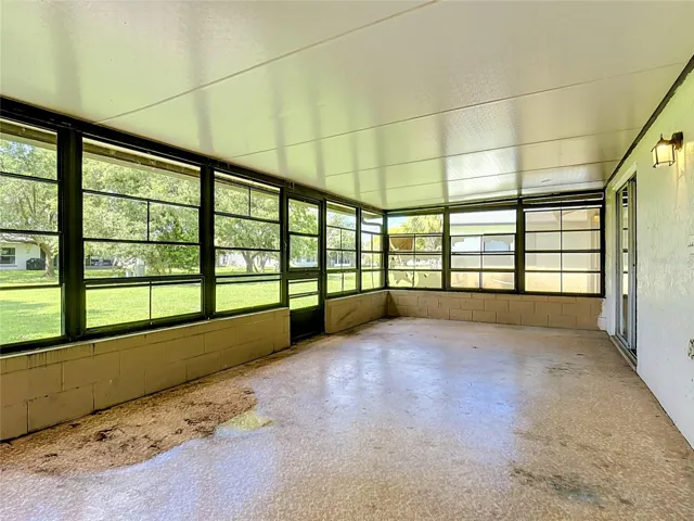 Covered, screened patio