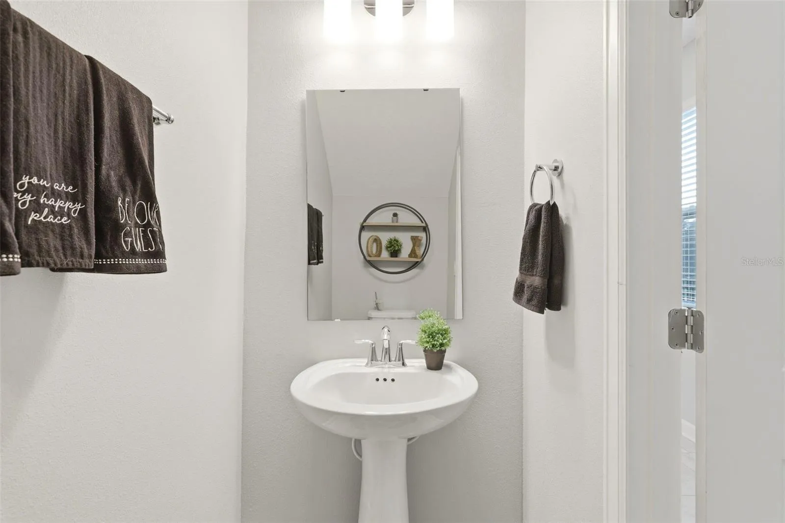 First floor 1/2 bath
