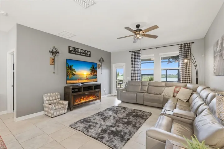 Living room looking out to Lanai from right