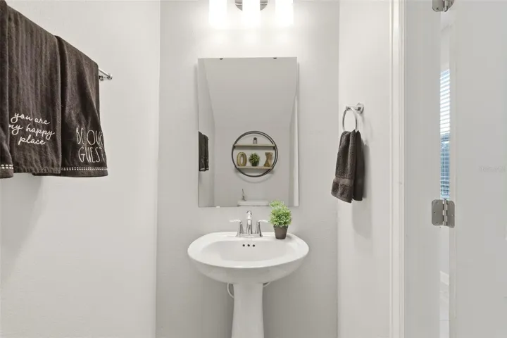 First floor 1/2 bath