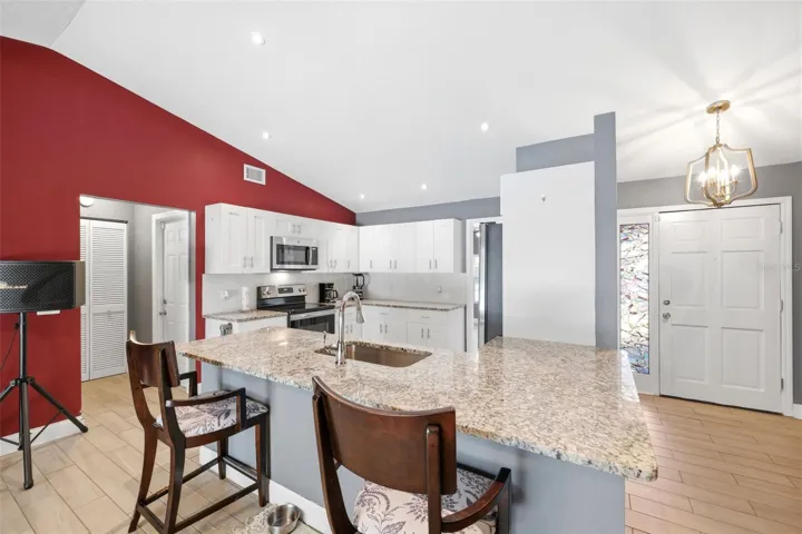 Kitchen/Foyer