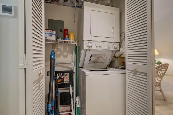 LAUNDRY CLOSET