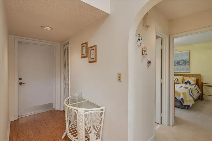 FOYER/GUEST BDRM