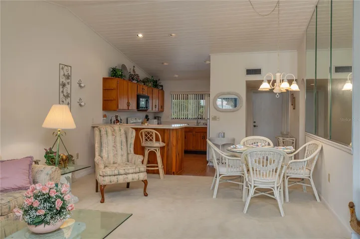 DINING / KITCHEN