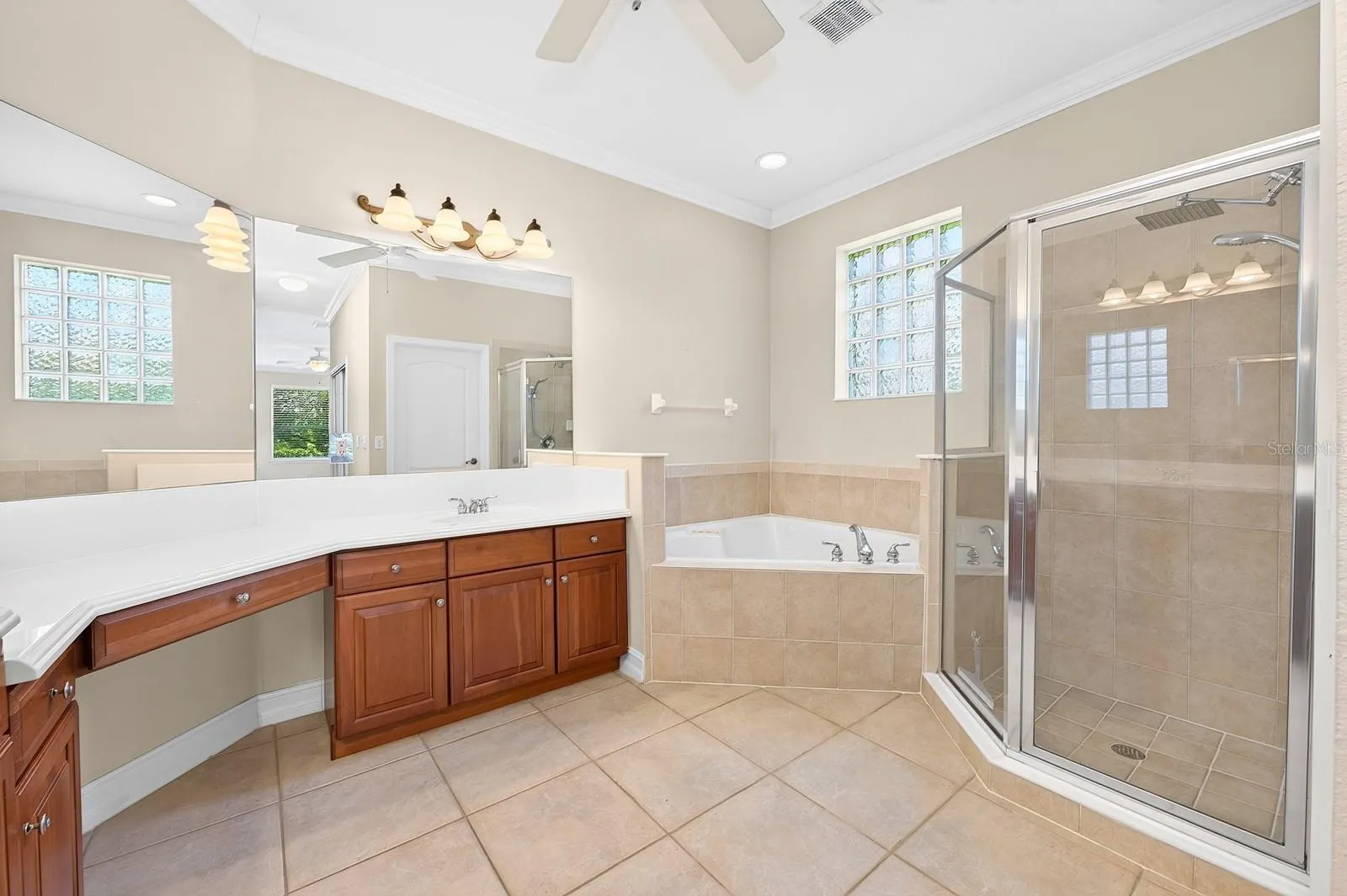 Primary en-suite bath.