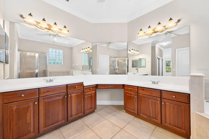 Primary en-suite bath.