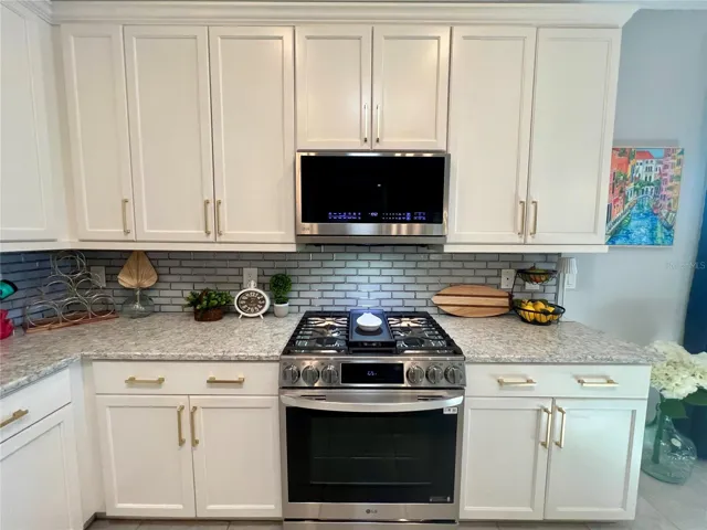 Kitchen with Gas Cooktop and LG Appliances