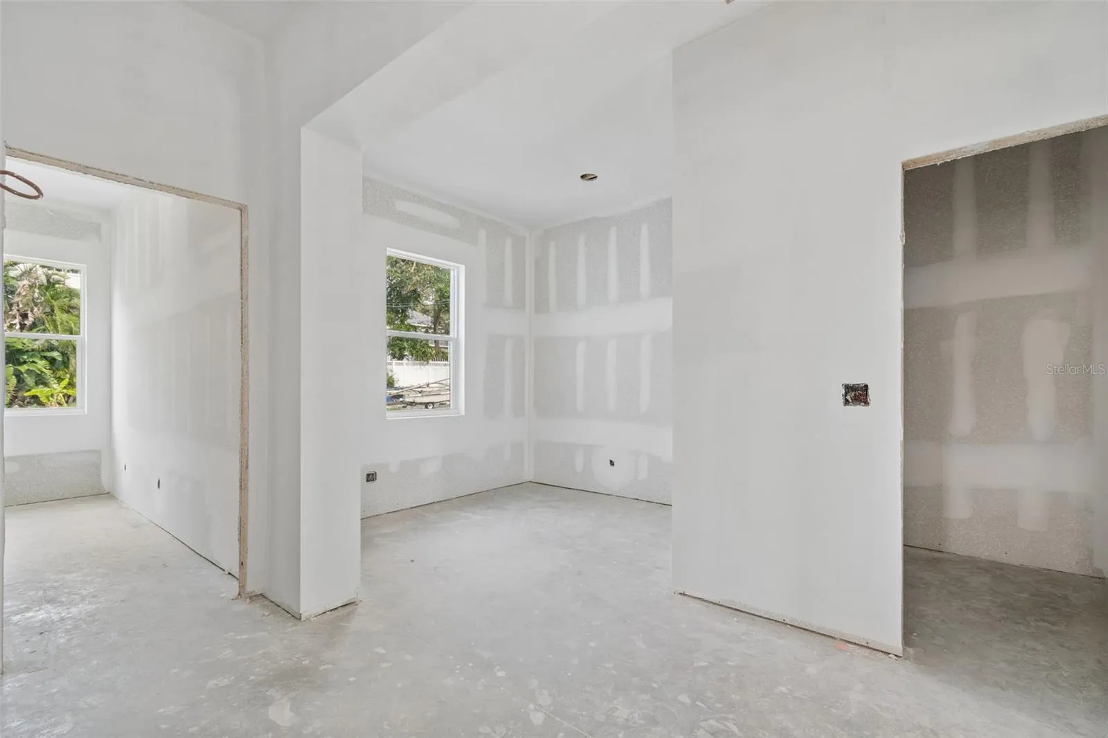 Office space in corner, Laundry room to the left and Power bath to the right