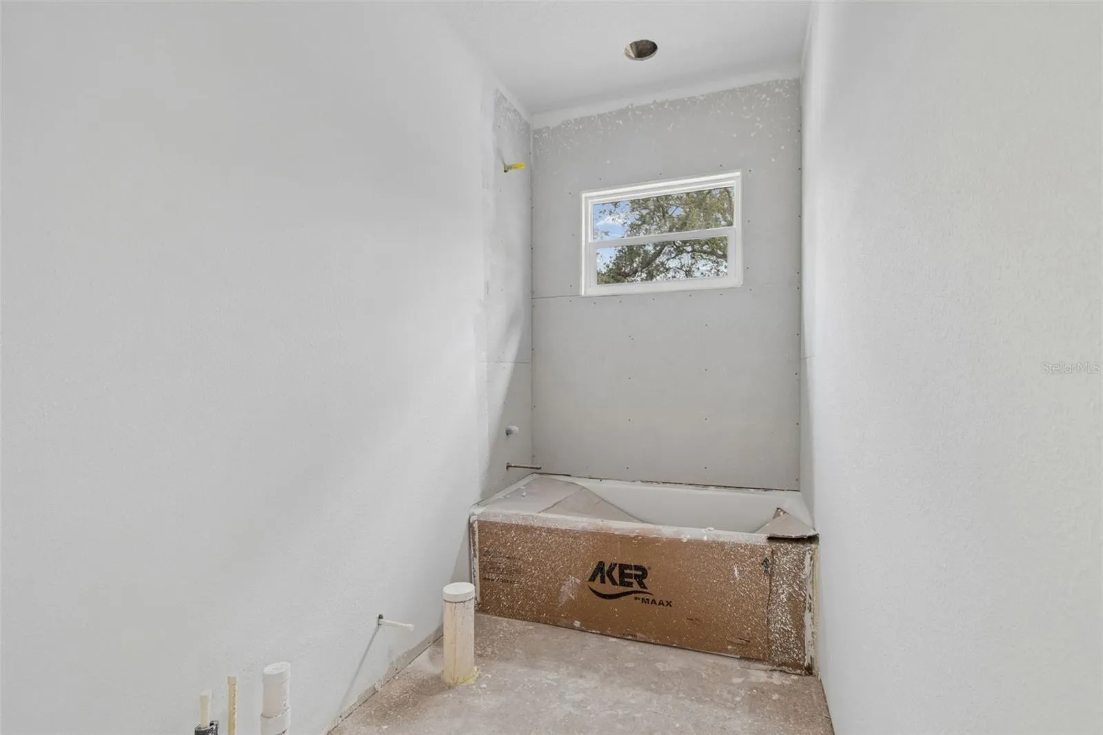 Hall bath 2nd floor