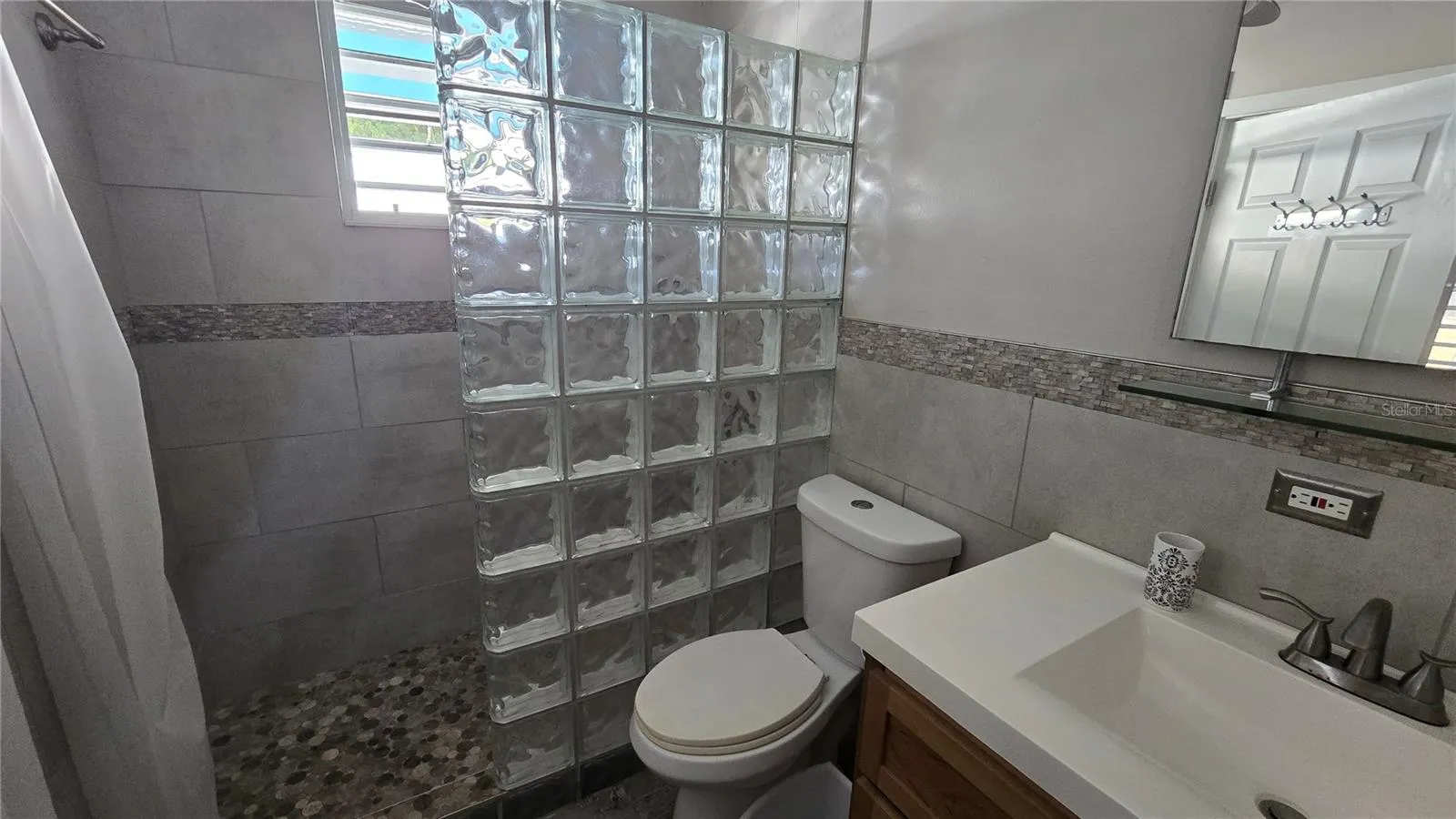 Bathroom 1, Upstairs