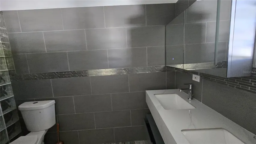 Bathroom 2, Upstairs