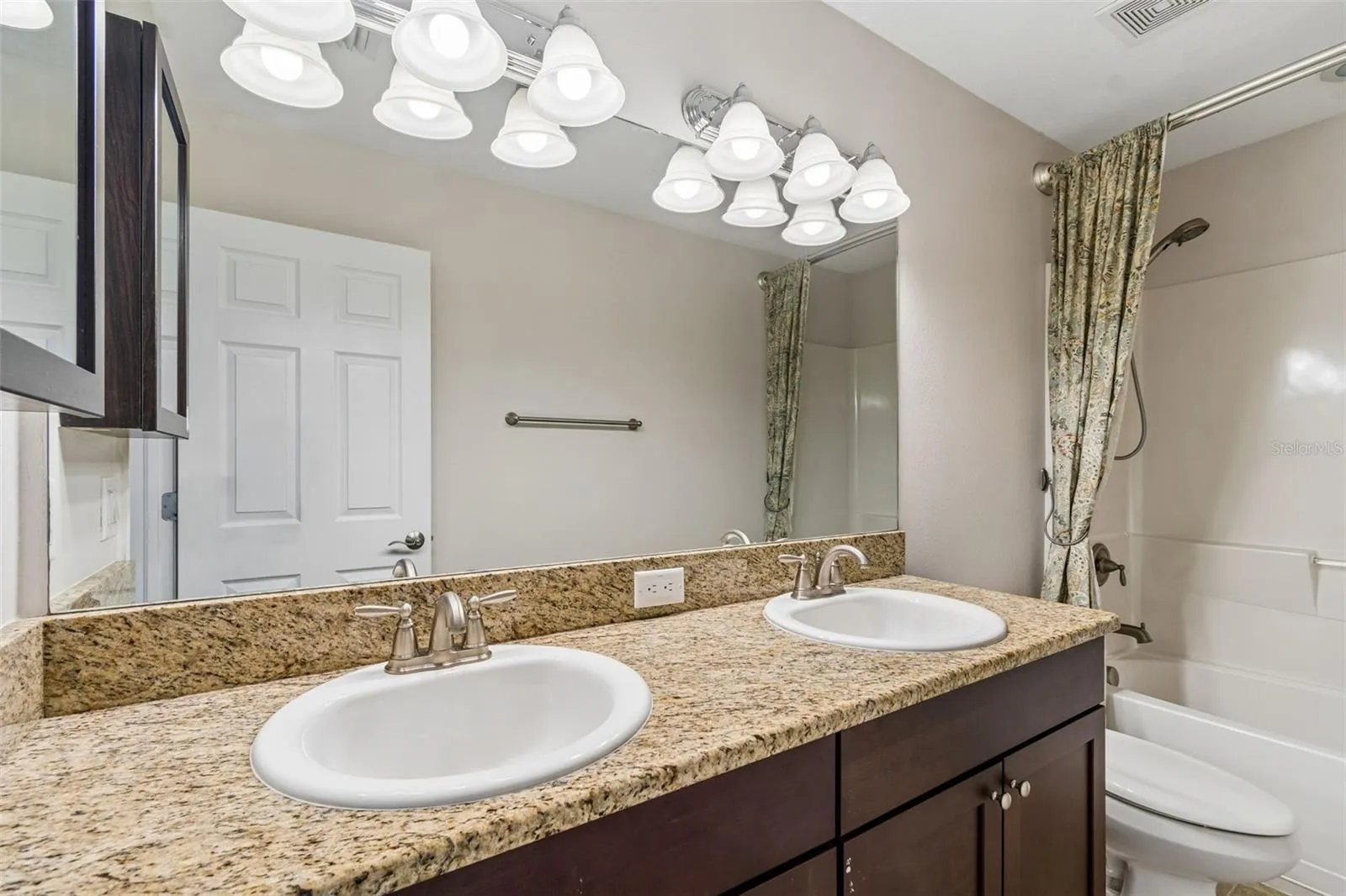 Upstairs bathroom 2