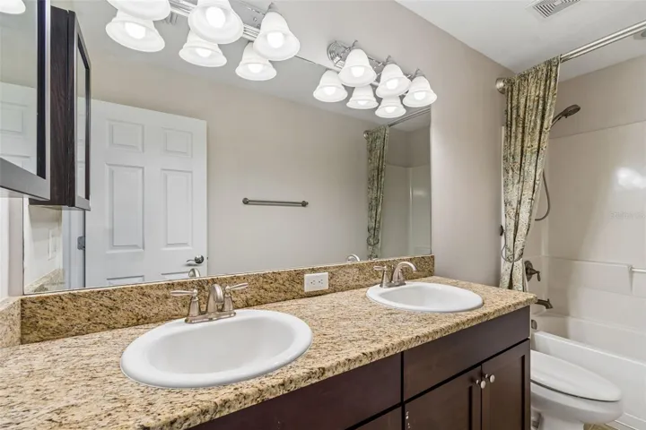 Upstairs bathroom 2