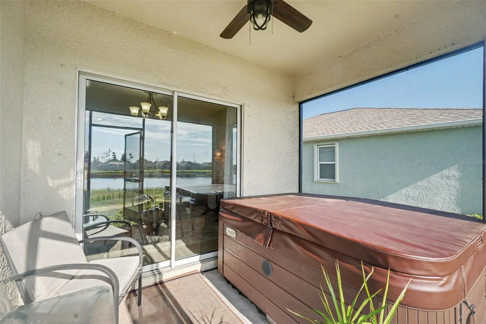 Covered screened lanai