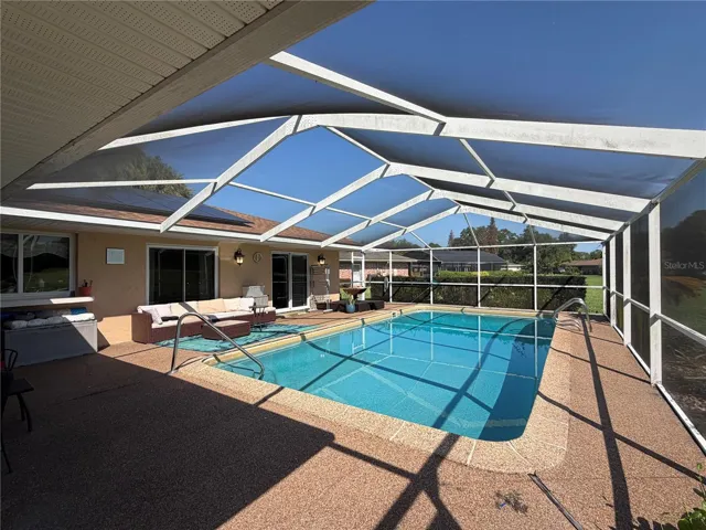 screened pool
