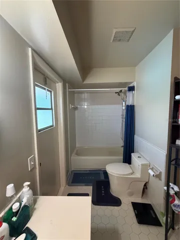 guest/pool bath