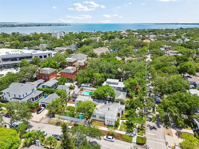 Steps from Hyde Park Village, Bayshore Blvd and so much more!