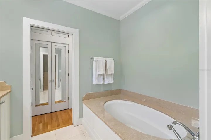 Separate soaking tub