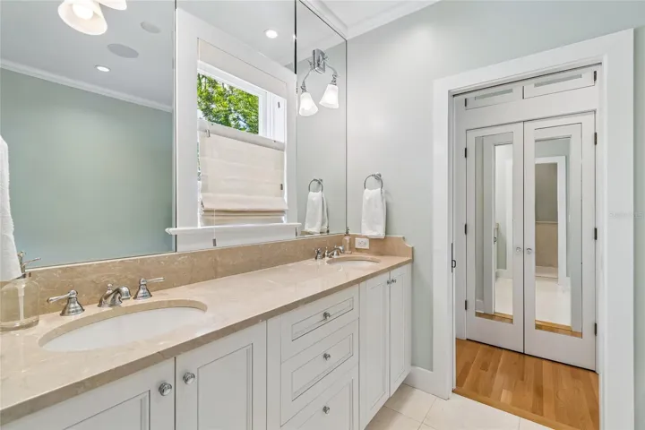 Primary bath hosts 2 sinks
