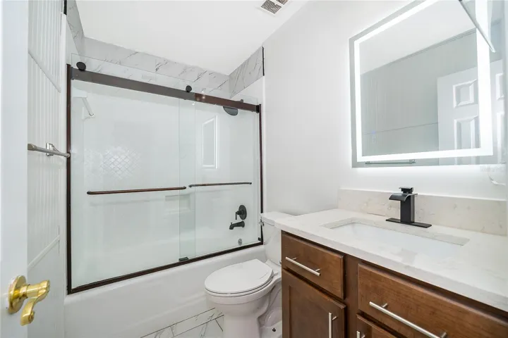Hall Bathroom with Shower & Tub