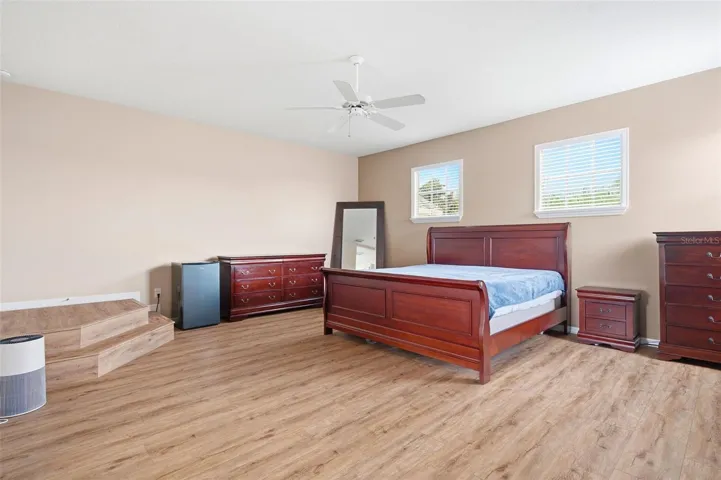 HUGE PRIMARY SUITE
