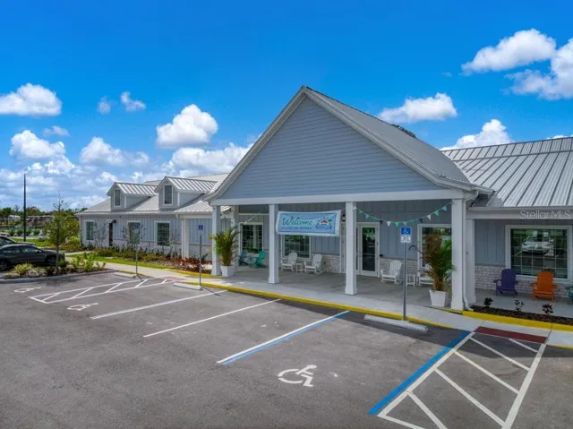 CLUB HOUSE