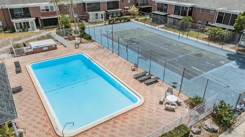 Pool 1 &amp; tennis court