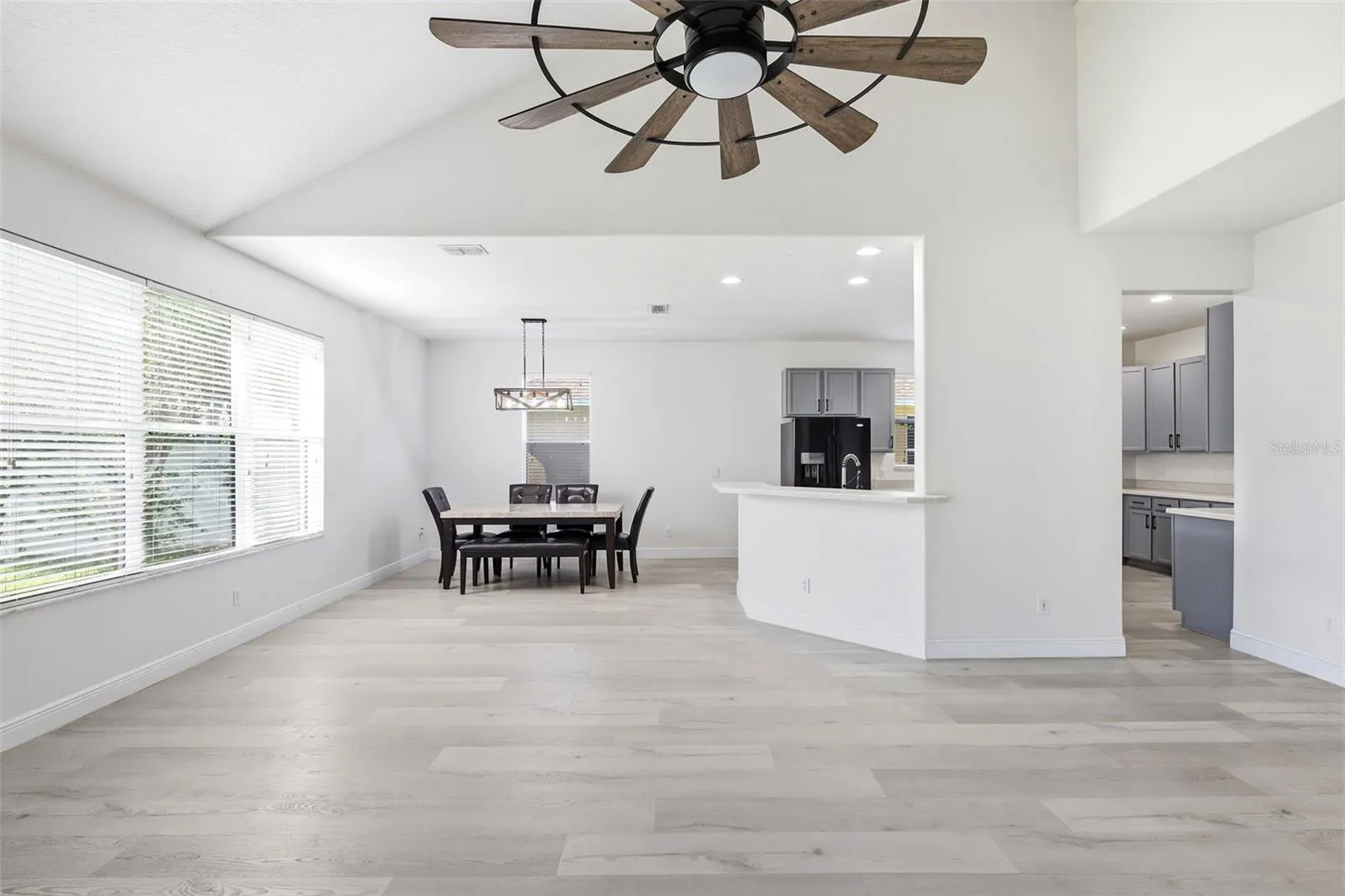LIVING/DINING