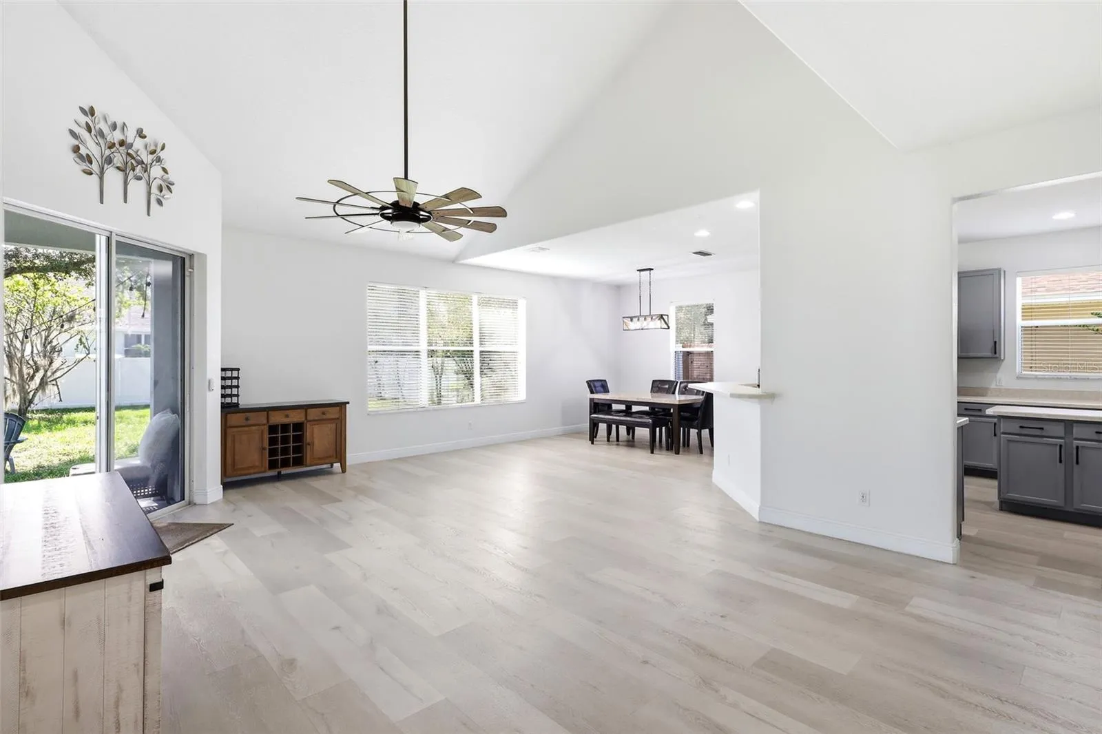 OPEN FLOOR PLAN