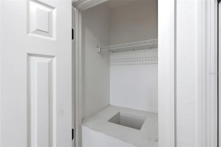 LAUNDRY CHUTE