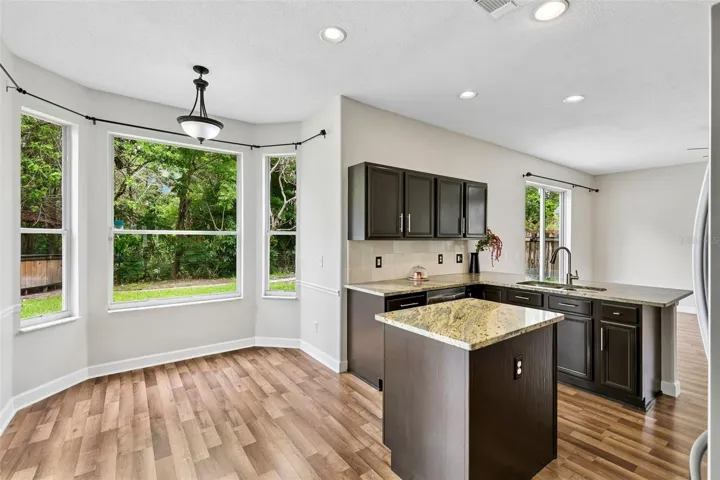 Kitchen/Breakfast Nook