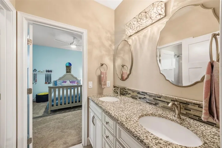 dual sink Jack & Jill bathroom
