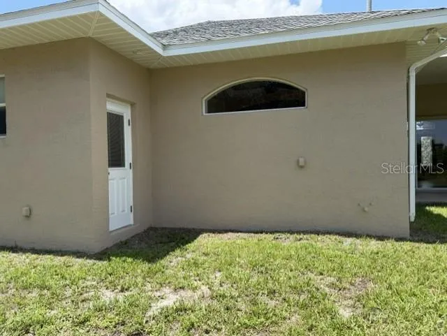 Pool Bath Entry with Area for Summer Kitchen