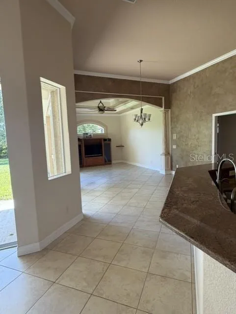 Breakfast Bar, Kitchenette and Family Room