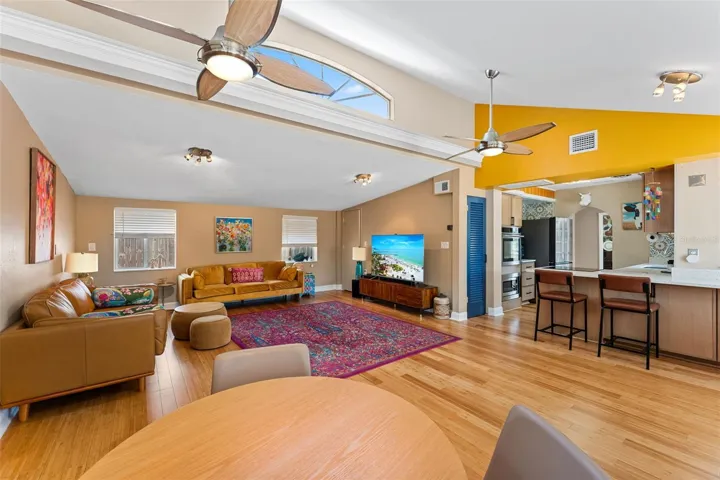 Dining/living bar to kitchen