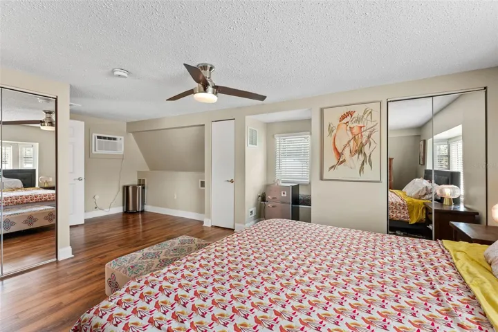 Upstairs primary bedroom