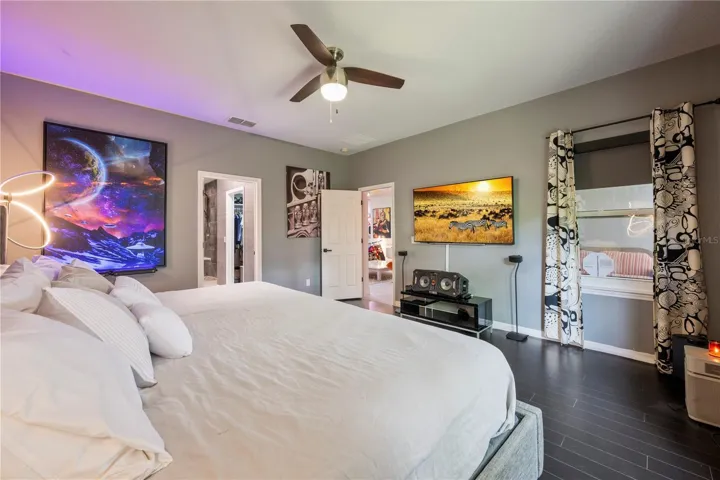 Fits a Florida King Bed!
