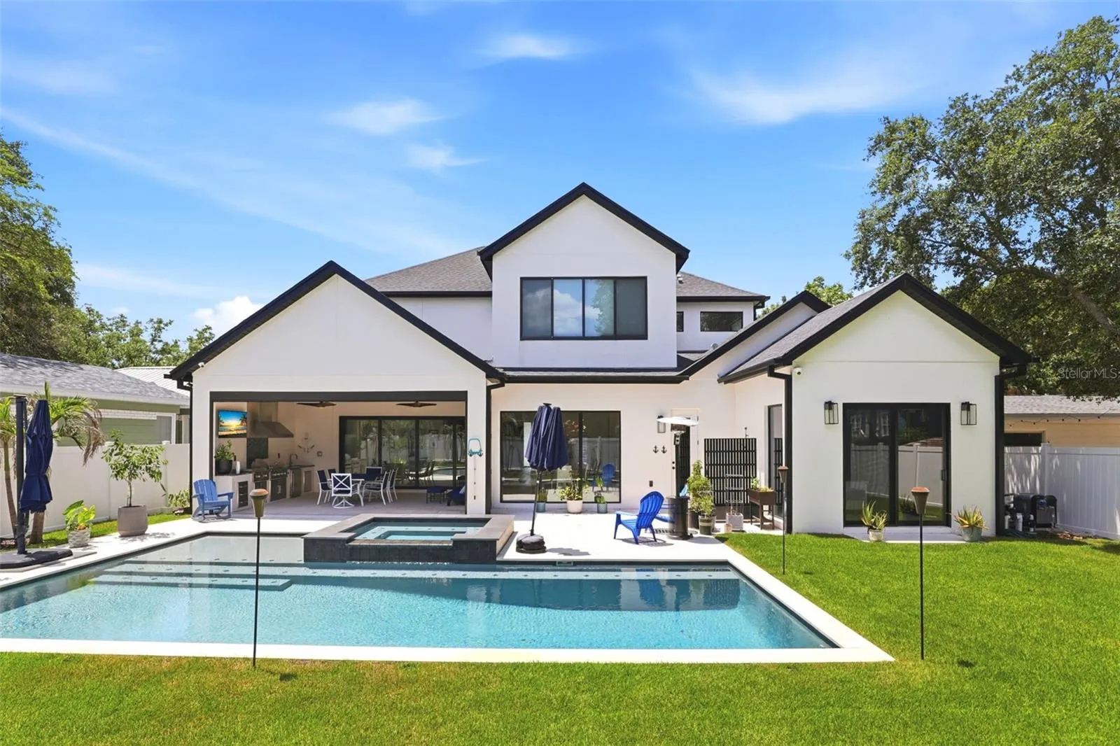 19'x32' heated salt water pool &amp; spa