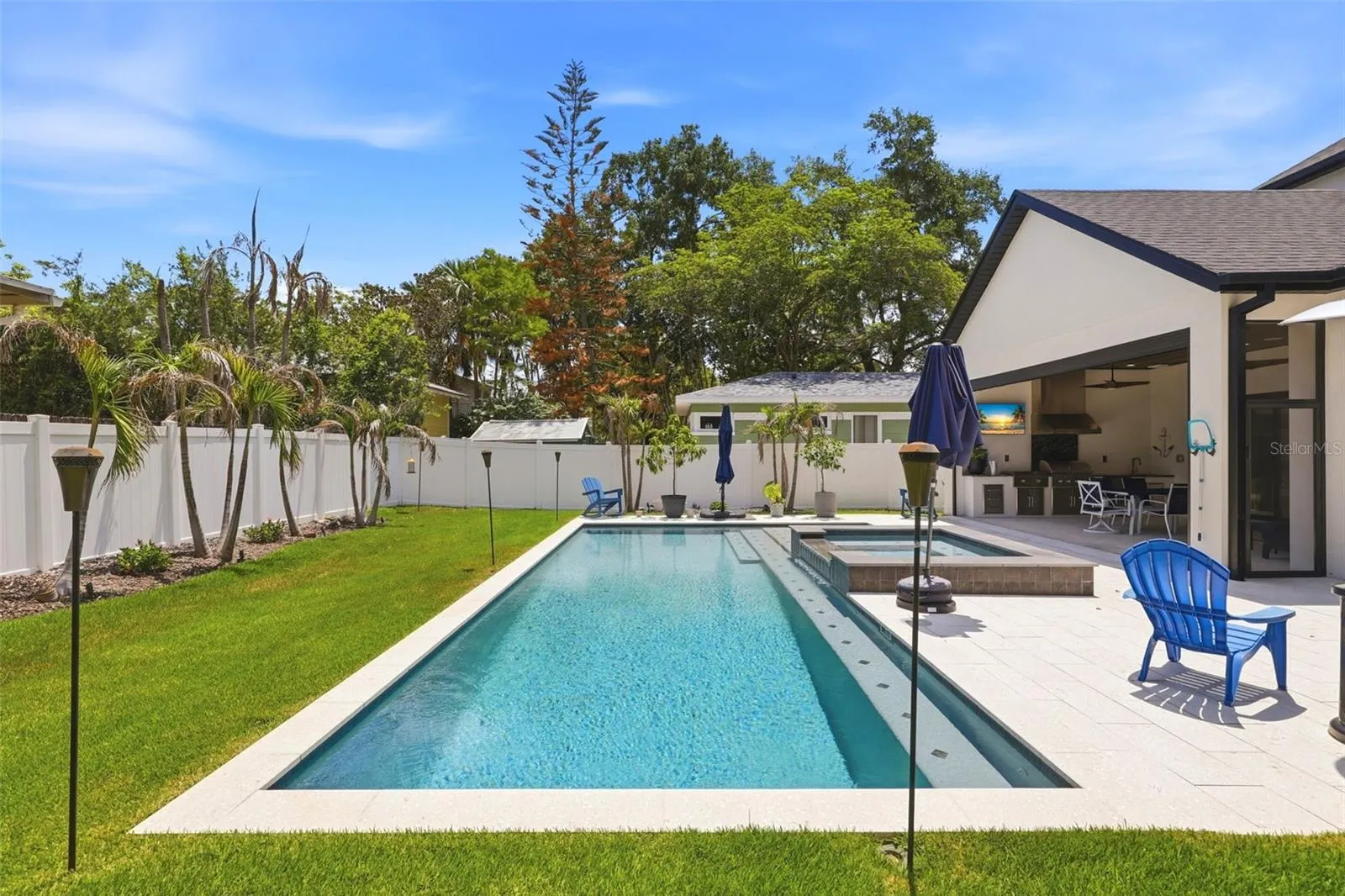 Upgraded pool equipment &amp; LED lighting