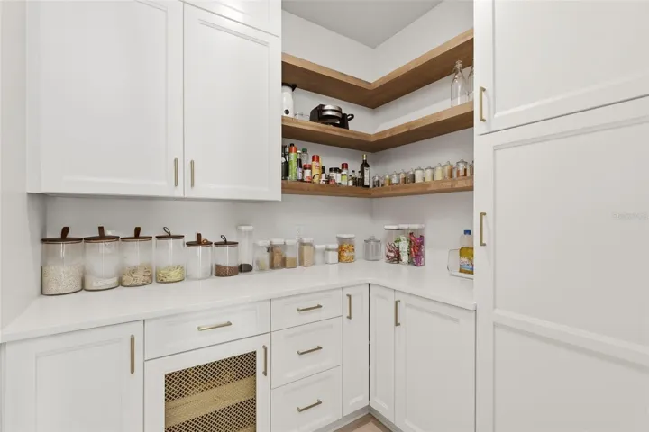 Kitchen pantry