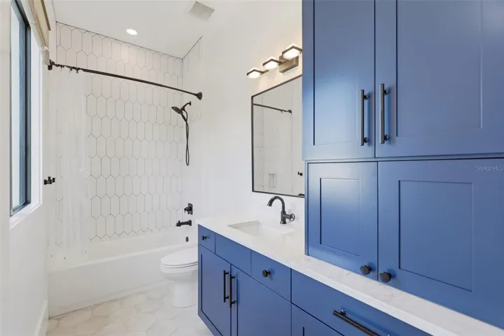 En suite bath for upstairs bedroom