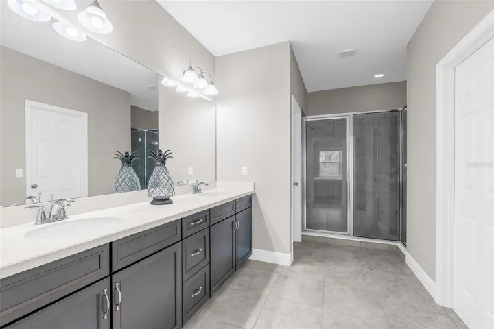 UPSTAIRS Master Bathroom
