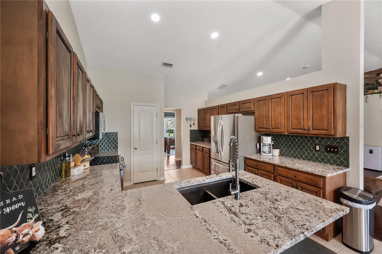 The oversized breakfast will easily accommodate a crowd, ample prep area for the chef, undercounter split sink , perfect for entertaining family & friends