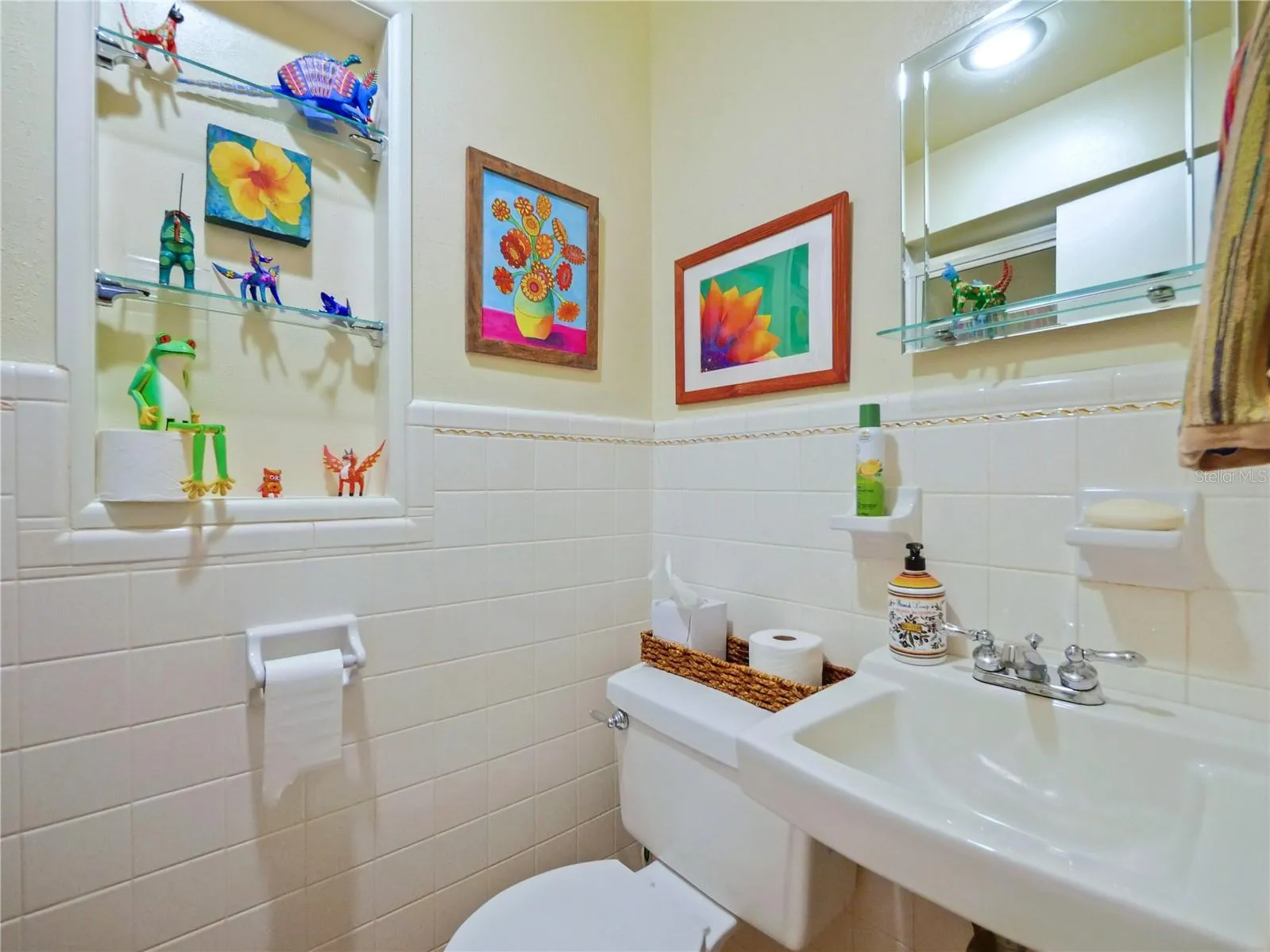 FULL BATH OFF FAMILY ROOM
