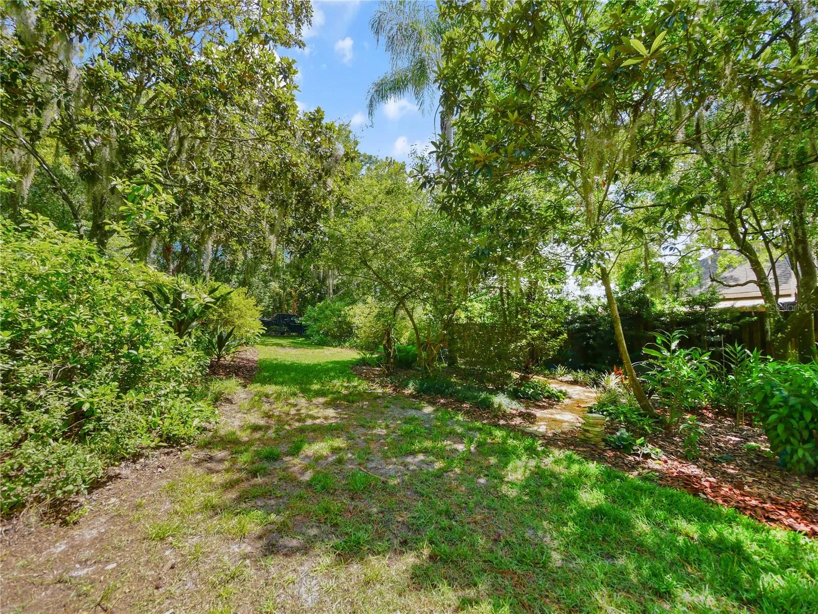 HUGE BACKYARD