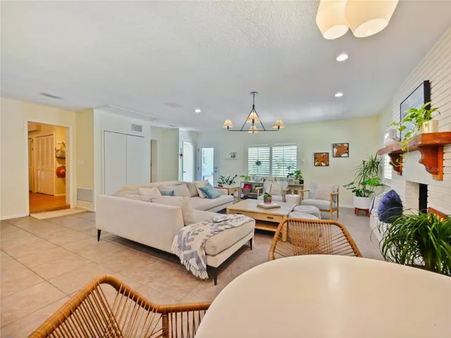 BONUS ROOM / GAME ROOM