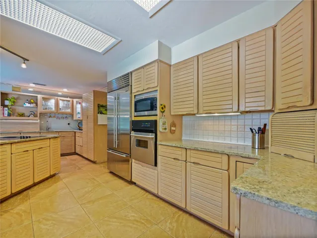 KITCHEN / SOLID OAK CABINETS
